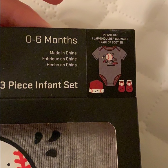 Nike 3 piece set 0-6 months - Picture 2 of 2